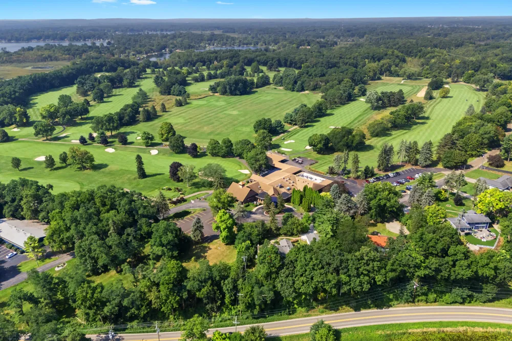 8683 Club House Drive Brighton, MI 48116