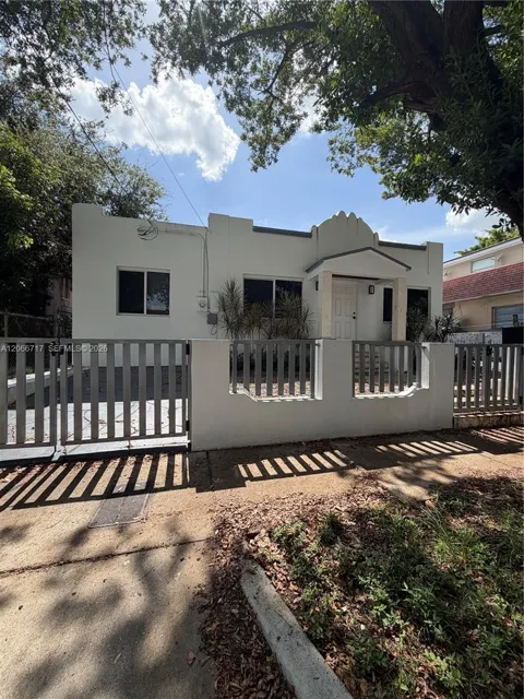 328 SW 15th Ave #-