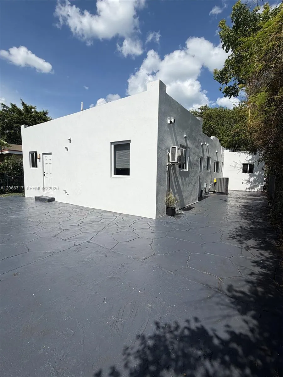 328 SW 15th Ave #- Miami, FL 33135