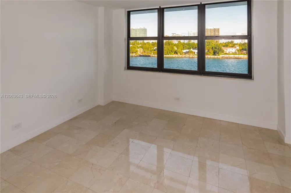 10101 E Bay Harbor Dr #404 Bay Harbor Islands, FL 33154