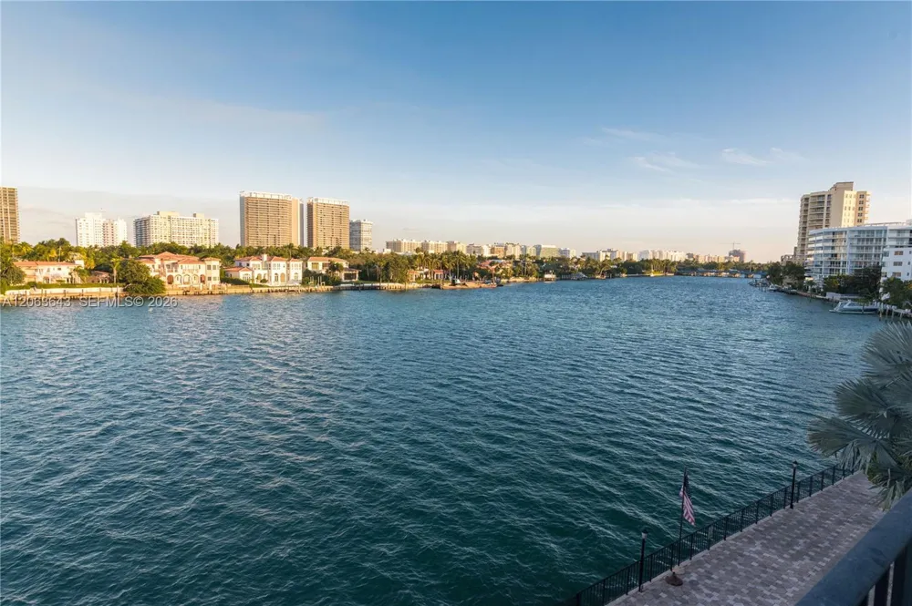 10101 E Bay Harbor Dr #404 Bay Harbor Islands, FL 33154