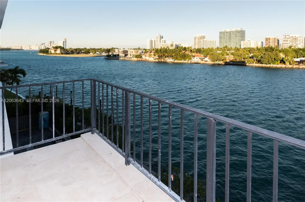 10101 E Bay Harbor Dr #404 Bay Harbor Islands, FL 33154