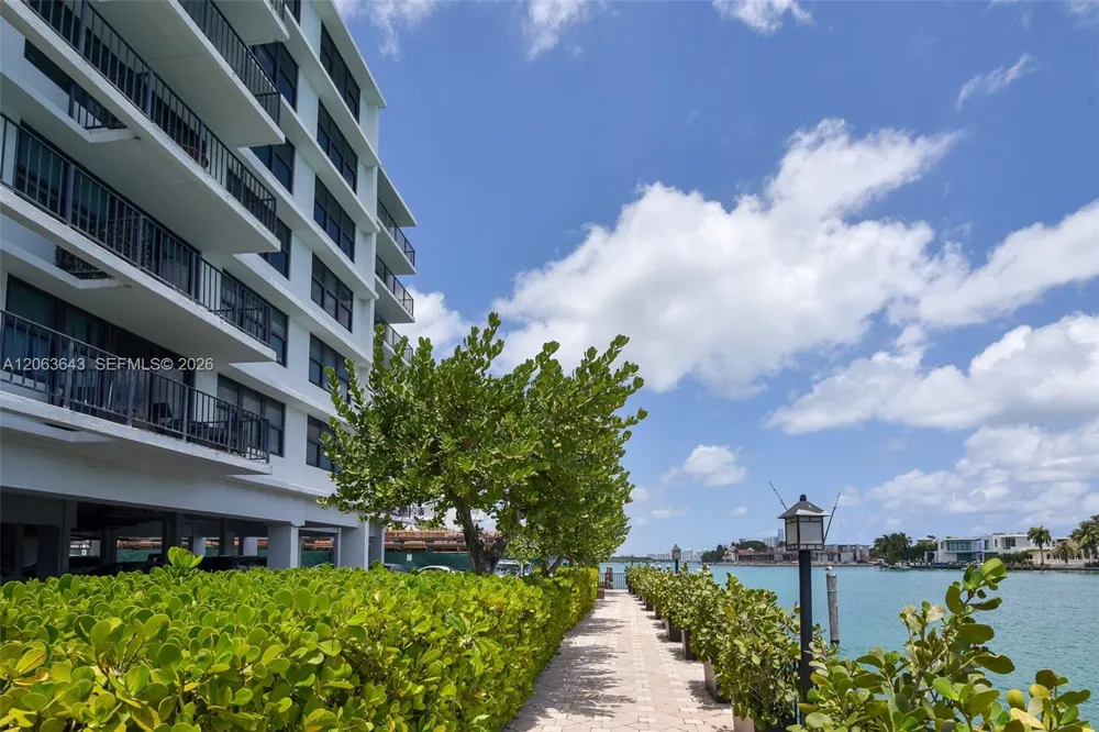 10101 E Bay Harbor Dr #404 Bay Harbor Islands, FL 33154