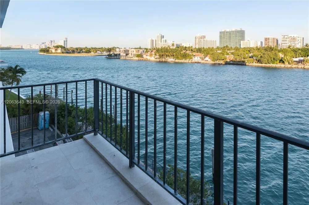10101 E Bay Harbor Dr #404 Bay Harbor Islands, FL 33154