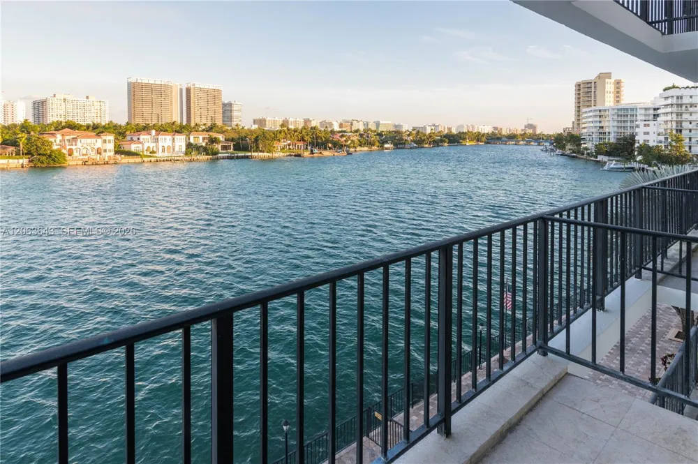 10101 E Bay Harbor Dr #404 Bay Harbor Islands, FL 33154