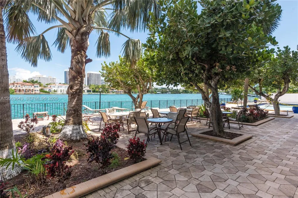 10101 E Bay Harbor Dr #404 Bay Harbor Islands, FL 33154