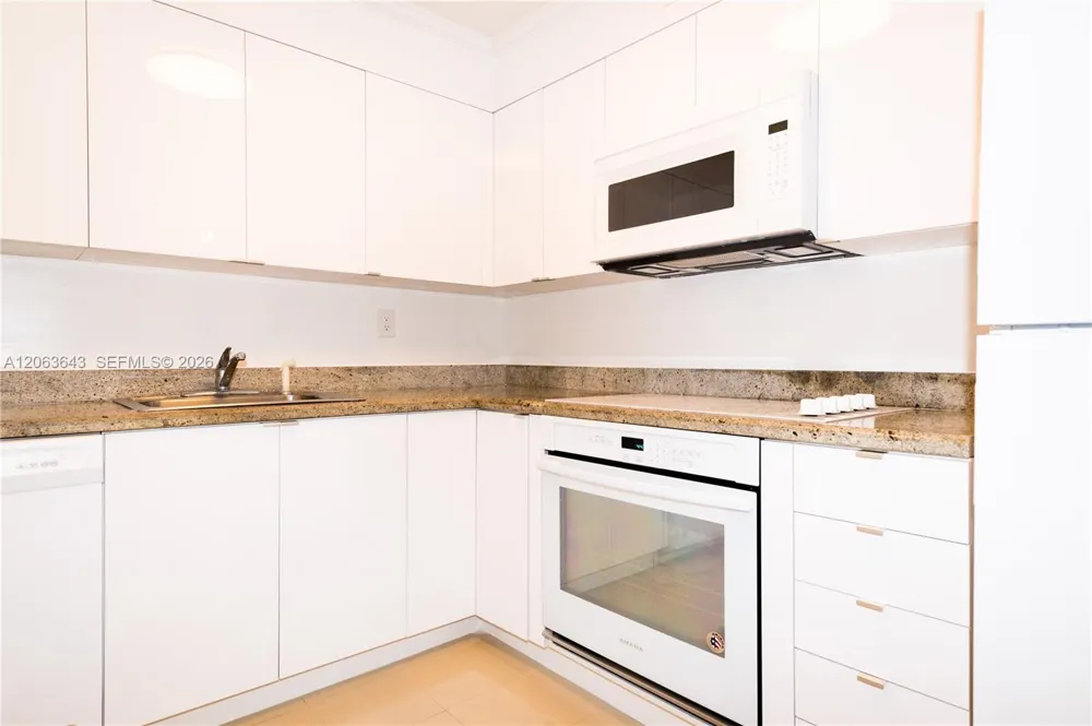 10101 E Bay Harbor Dr #404 Bay Harbor Islands, FL 33154