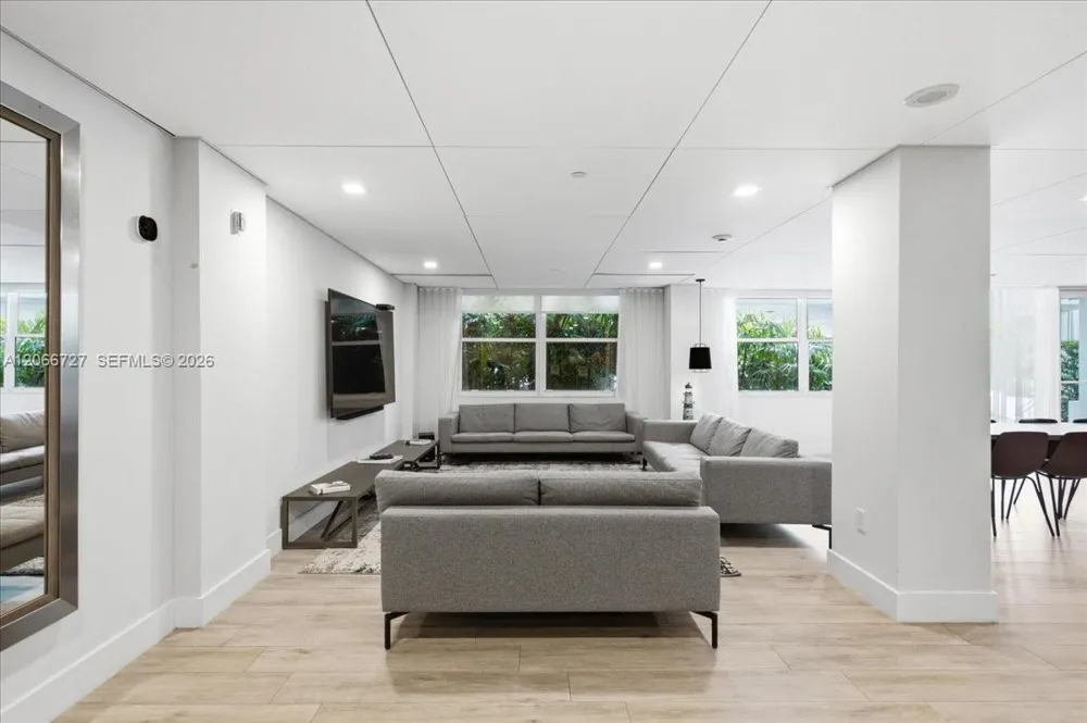 199 Ocean Lane Dr #1207 Key Biscayne, FL 33149
