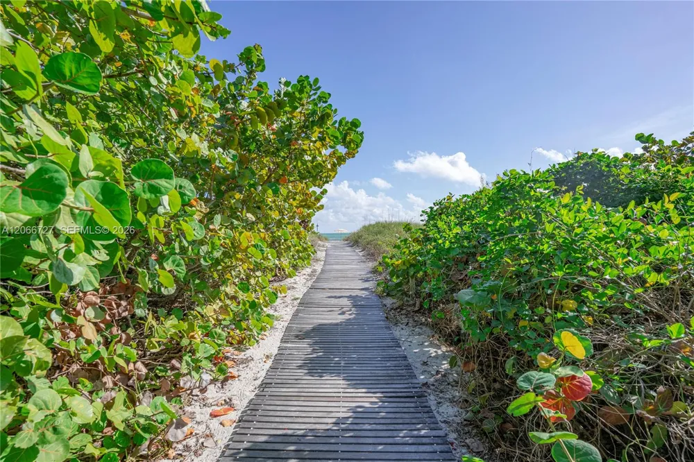 199 Ocean Lane Dr #1207 Key Biscayne, FL 33149