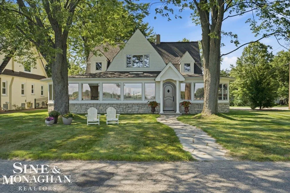 206 Edgewater Avenue Algonac City, MI 48001