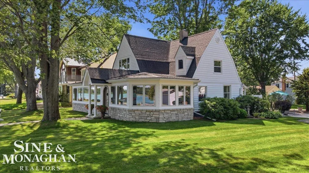 206 Edgewater Avenue Algonac City, MI 48001