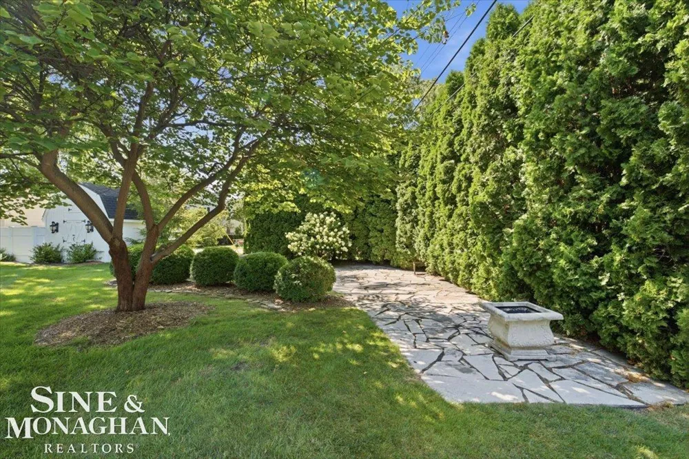 206 Edgewater Avenue Algonac City, MI 48001