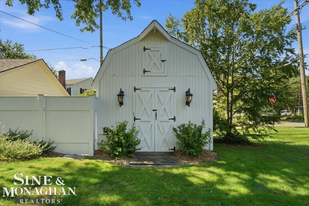 206 Edgewater Avenue Algonac City, MI 48001