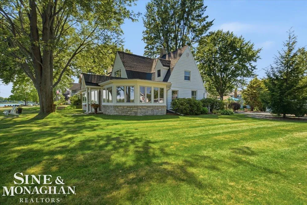 206 Edgewater Avenue Algonac City, MI 48001