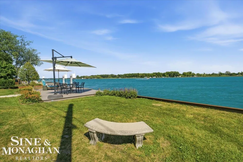 206 Edgewater Avenue Algonac City, MI 48001