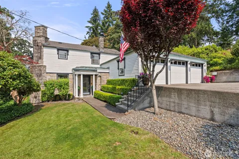 177 NE Fair Oaks Terrace