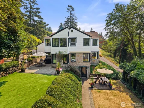 177 NE Fair Oaks Terrace