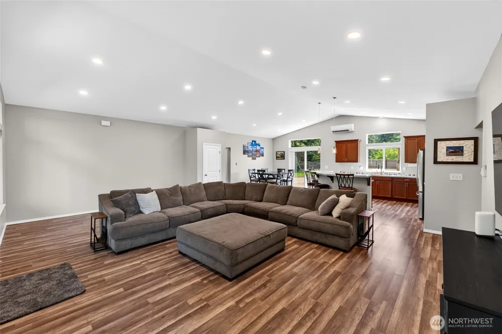 10516 36th Street E Edgewood, WA 98372