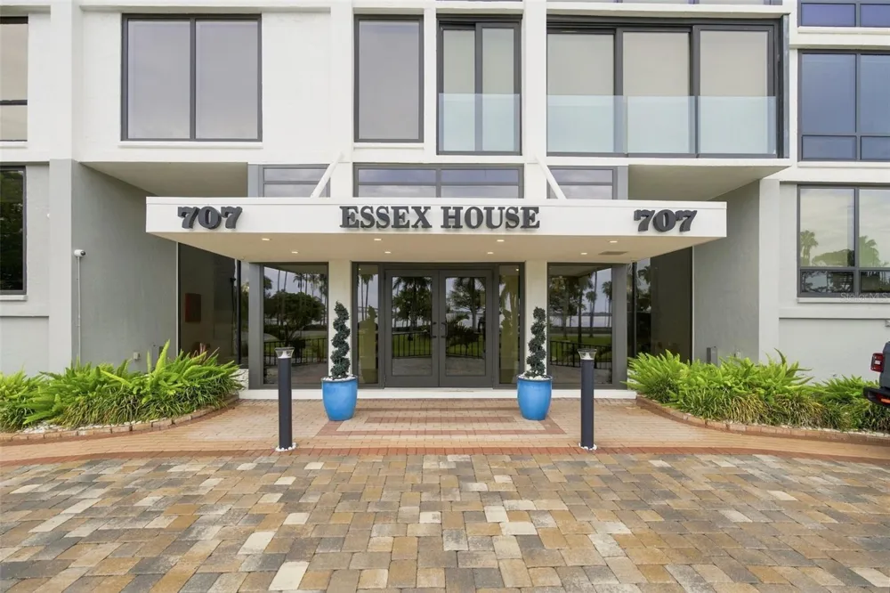 707 S GULFSTREAM AVENUE #207 Sarasota, FL 34236