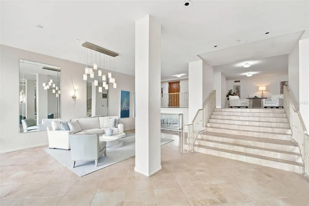 707 S GULFSTREAM AVENUE #207 Sarasota, FL 34236