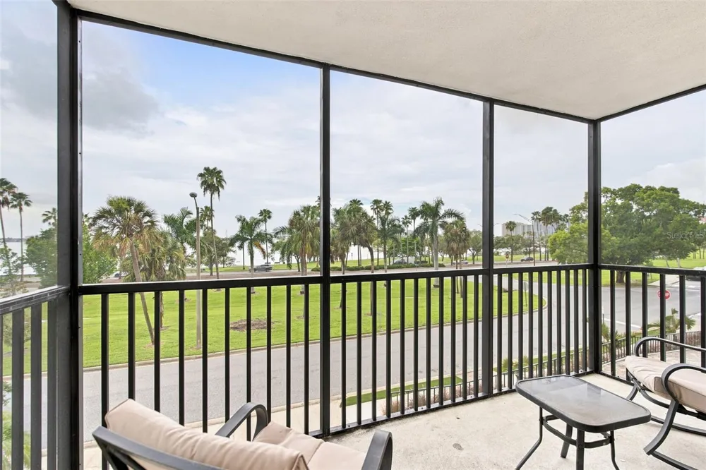 707 S GULFSTREAM AVENUE #207 Sarasota, FL 34236