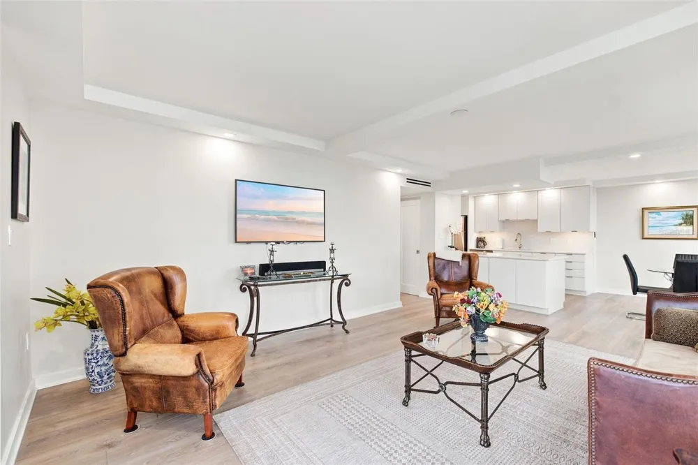 707 S GULFSTREAM AVENUE #207 Sarasota, FL 34236