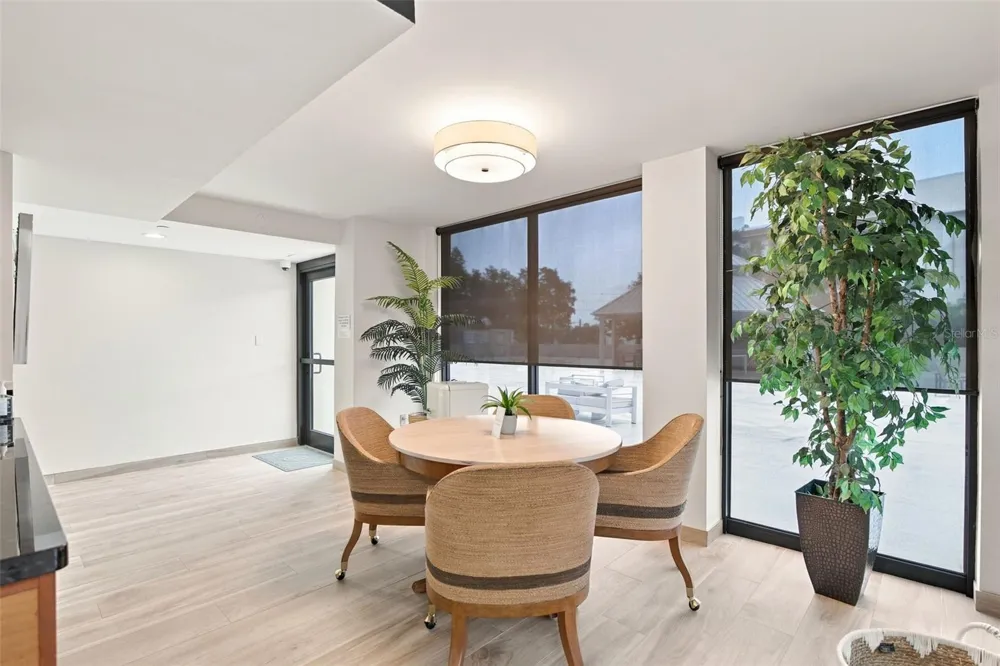 707 S GULFSTREAM AVENUE #207 Sarasota, FL 34236