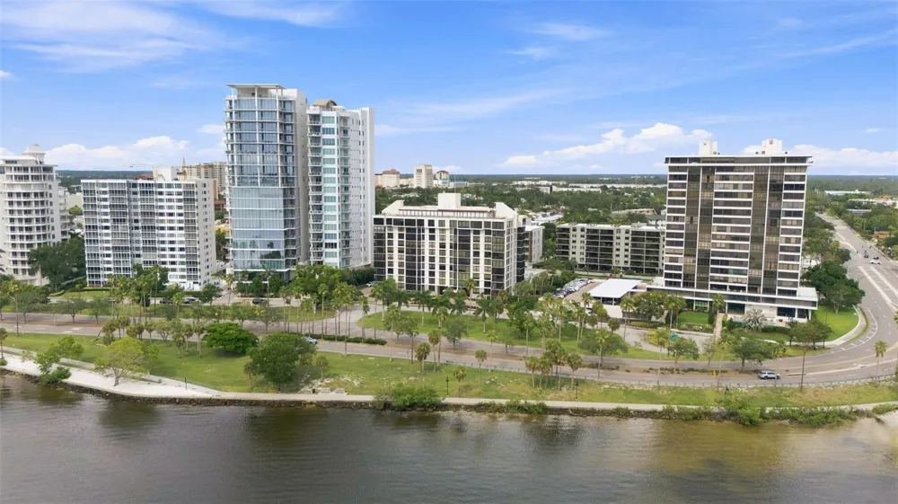 707 S GULFSTREAM AVENUE #207 Sarasota, FL 34236