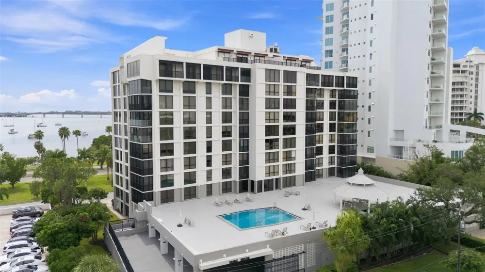 707 S GULFSTREAM AVENUE #207 Sarasota, FL 34236
