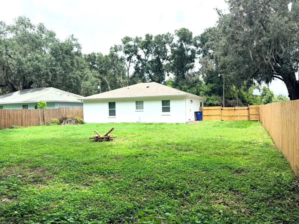 445 NW 10TH AVENUE Webster, FL 33597