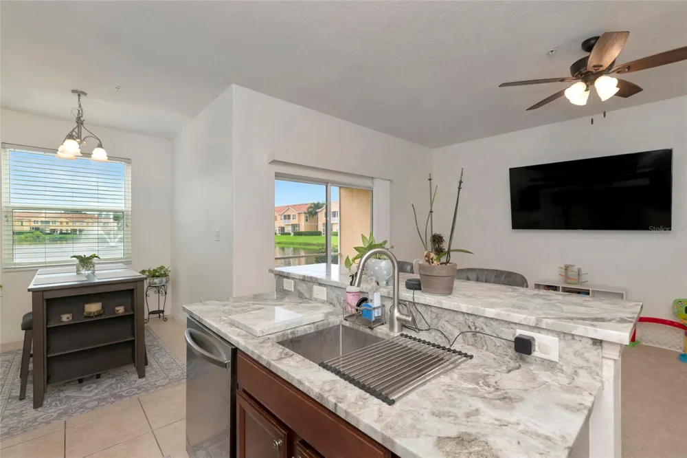3426 PARKRIDGE CIRCLE #34-105 Sarasota, FL 34243