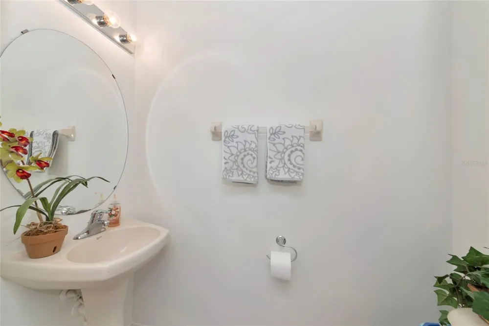 3426 PARKRIDGE CIRCLE #34-105 Sarasota, FL 34243