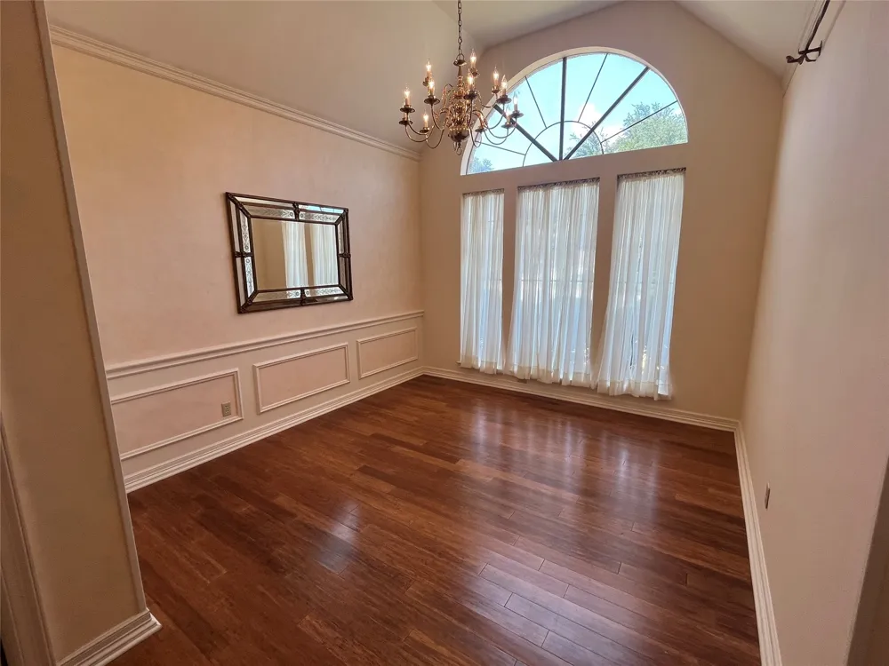 1712 Hampton Court Bedford, TX 76021