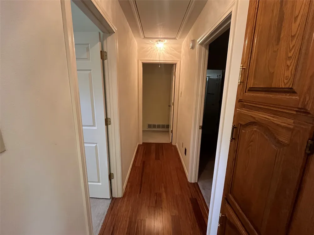 1712 Hampton Court Bedford, TX 76021