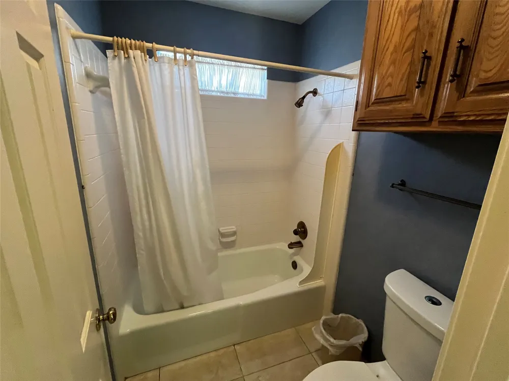 1712 Hampton Court Bedford, TX 76021