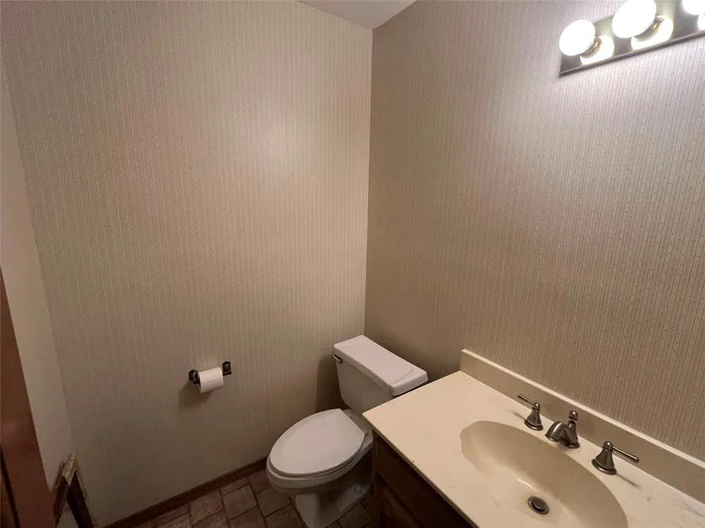 1712 Hampton Court Bedford, TX 76021