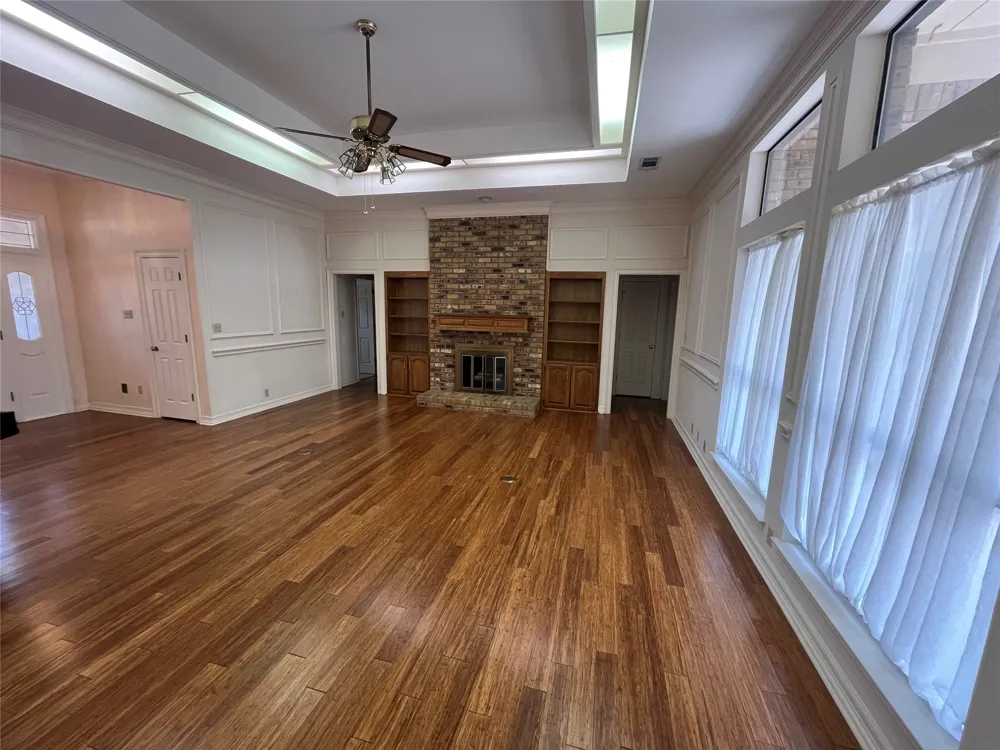 1712 Hampton Court Bedford, TX 76021