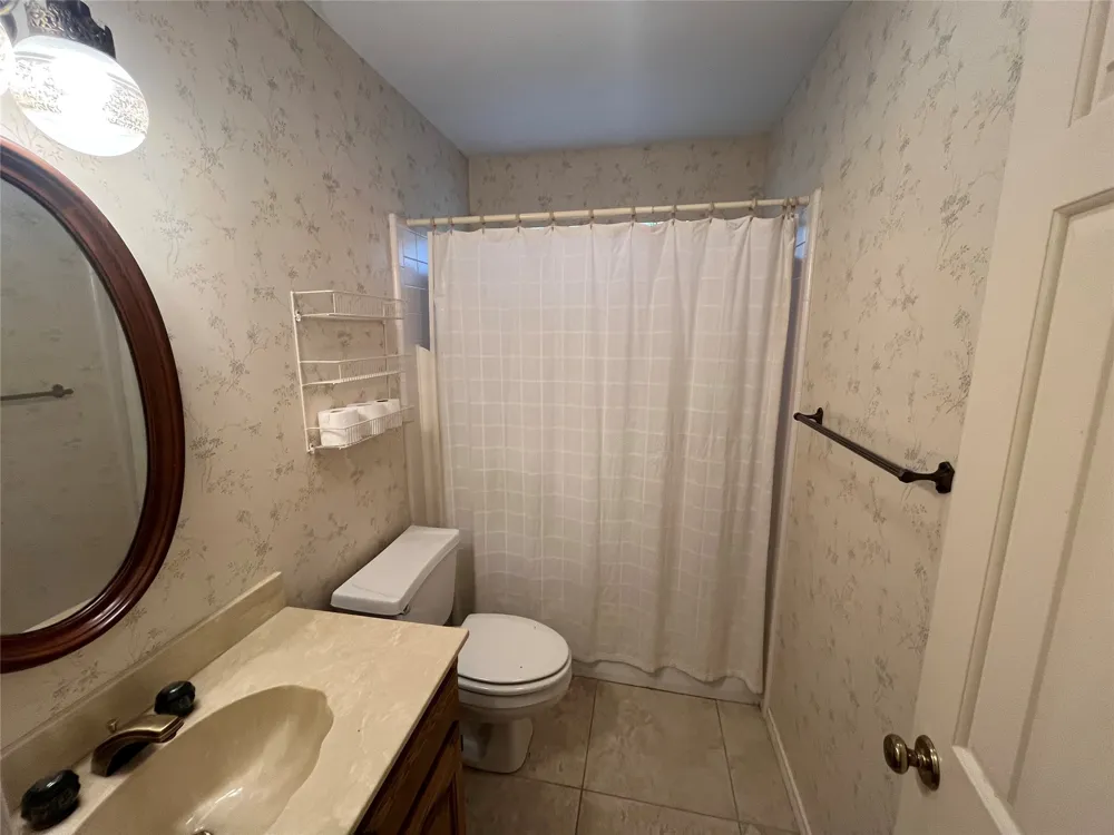 1712 Hampton Court Bedford, TX 76021