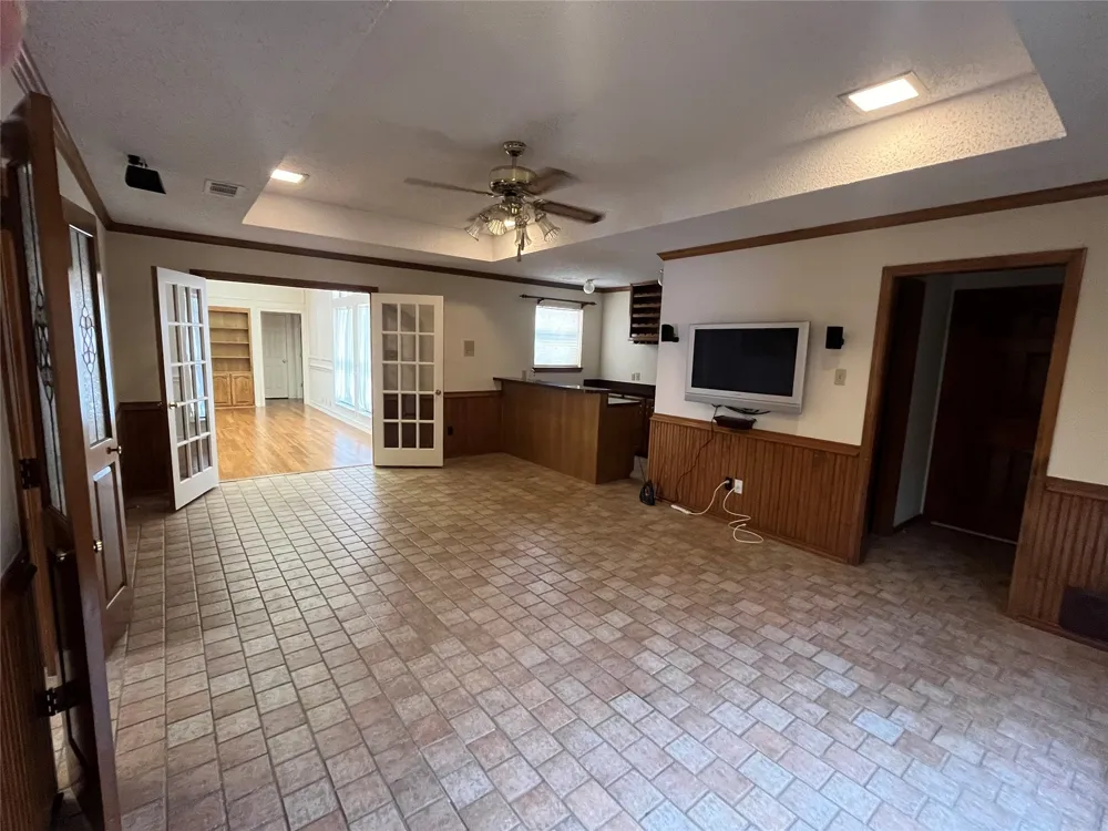 1712 Hampton Court Bedford, TX 76021