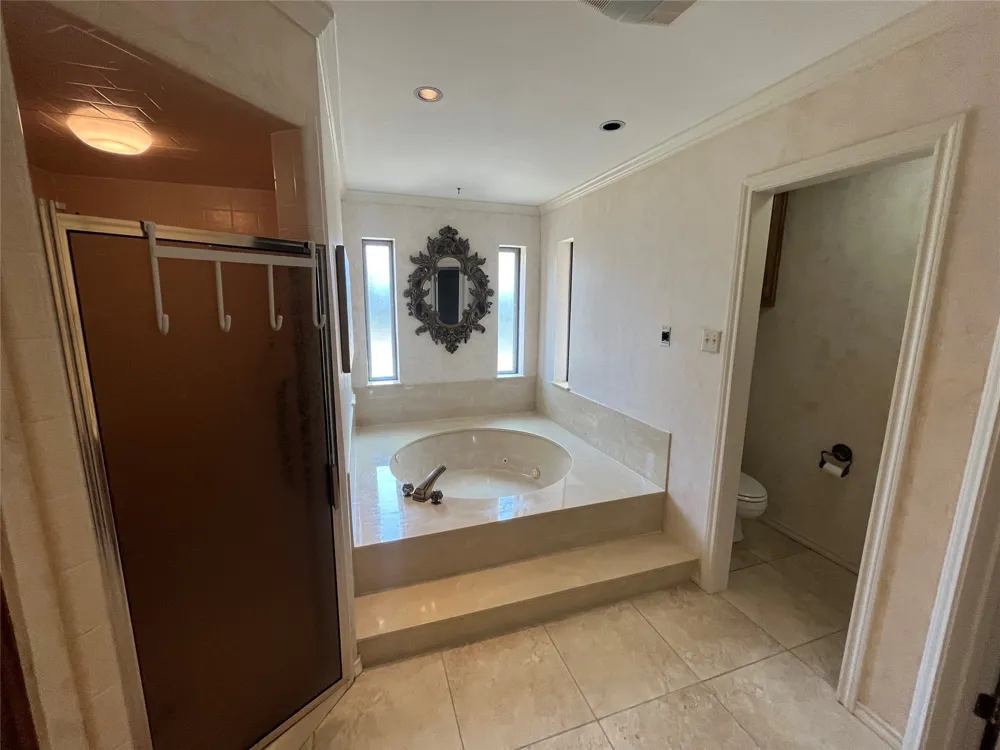 1712 Hampton Court Bedford, TX 76021