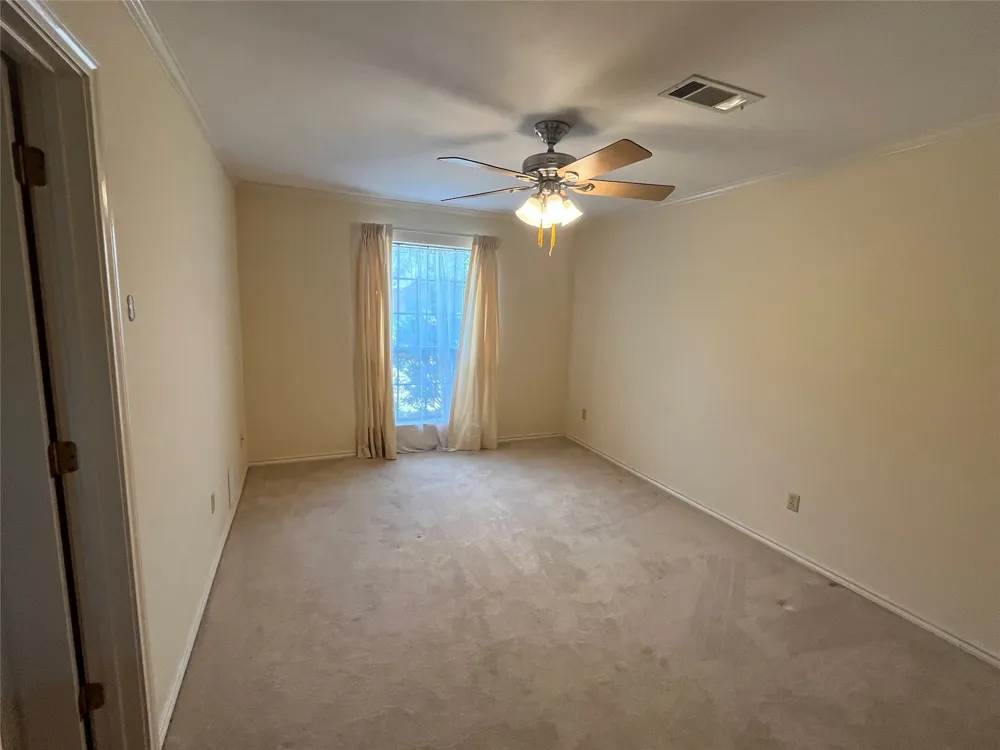 1712 Hampton Court Bedford, TX 76021