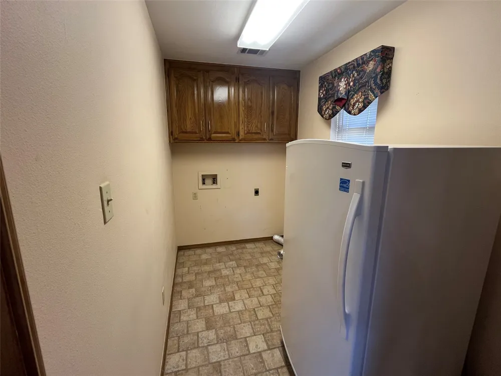1712 Hampton Court Bedford, TX 76021
