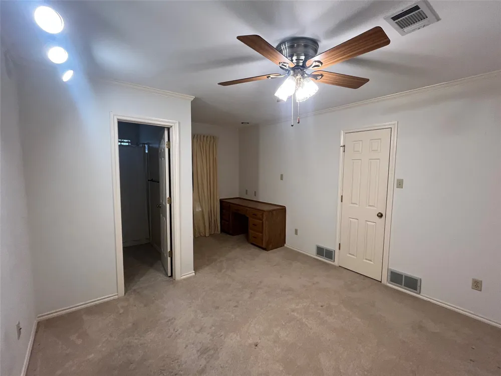 1712 Hampton Court Bedford, TX 76021
