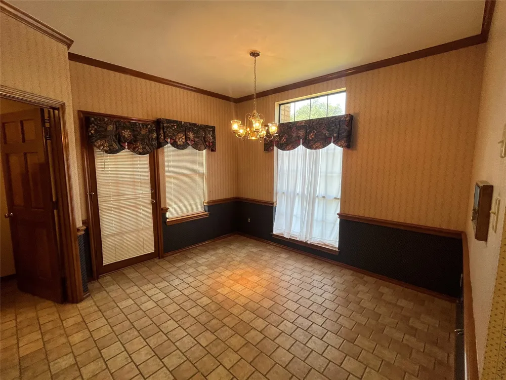 1712 Hampton Court Bedford, TX 76021