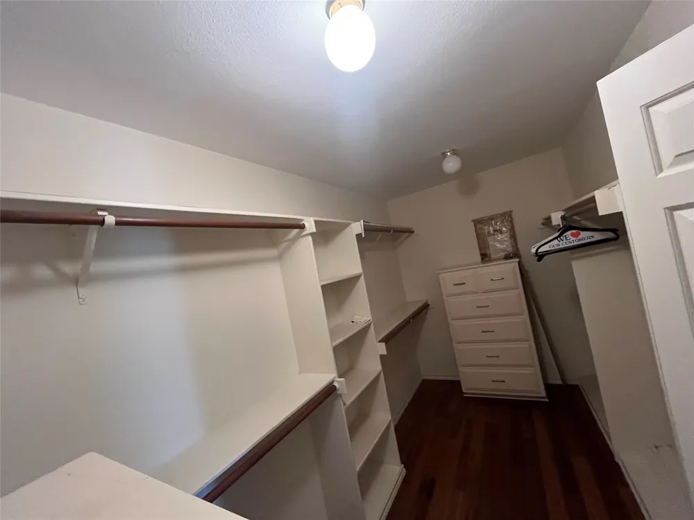 1712 Hampton Court Bedford, TX 76021