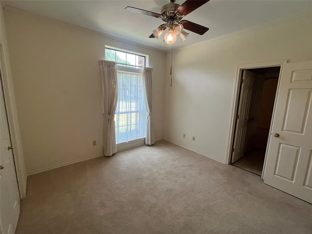 1712 Hampton Court Bedford, TX 76021