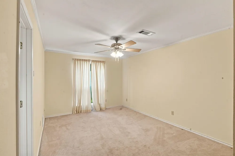 1712 Hampton Court Bedford, TX 76021