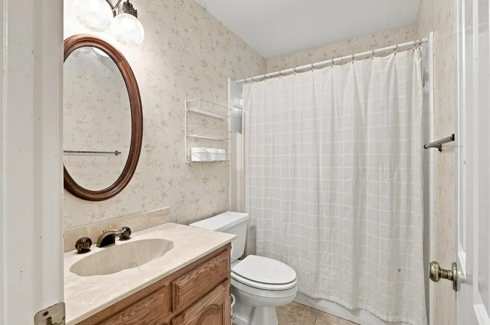 1712 Hampton Court Bedford, TX 76021