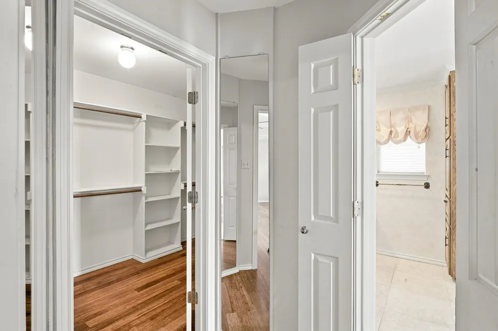1712 Hampton Court Bedford, TX 76021