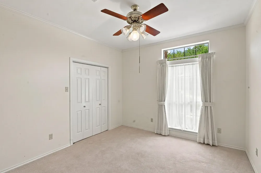 1712 Hampton Court Bedford, TX 76021